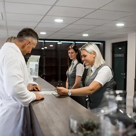 Gradiali Wellness And 4* 帕兰加